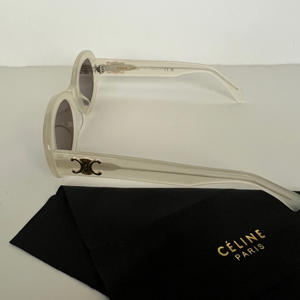 - Triomphe Oval Sunglasses